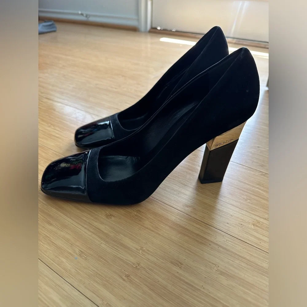 PRADA logo heeled black Suede Pumps SZ 40 (US SZ 10). Never worn. NWOT - Picture 8 of 12